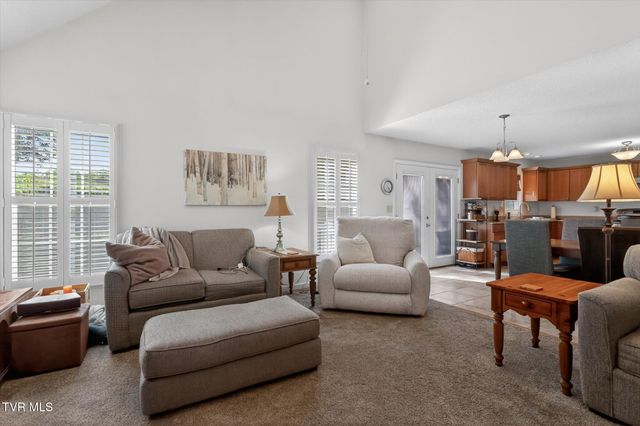 624 Glen Oaks Place, Gray, TN 37615