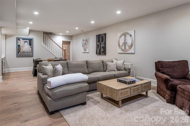 28 Hilltop Road, Asheville, NC 28803