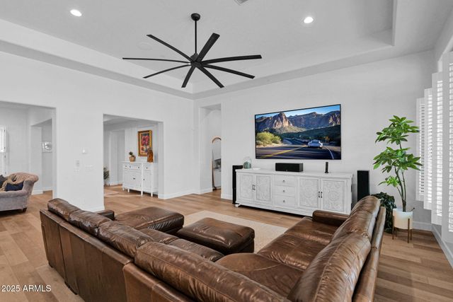 3702 E FOUNTAIN Street, Mesa, AZ 85205