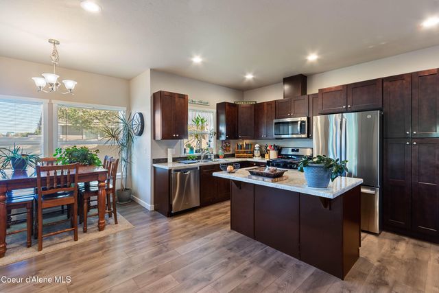 318 Creekview Ct, Sandpoint, ID 83864