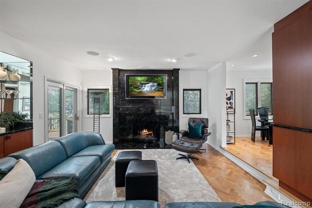 1900 Seminole Court, Bloomfield Hills, MI 48302