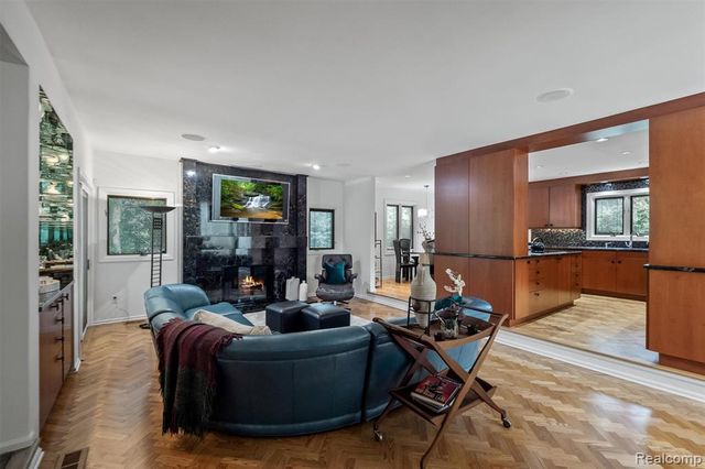 1900 Seminole Court, Bloomfield Hills, MI 48302