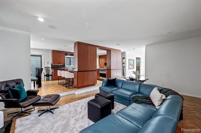 1900 Seminole Court, Bloomfield Hills, MI 48302