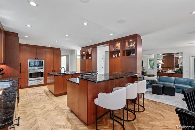 1900 Seminole Court, Bloomfield Hills, MI 48302