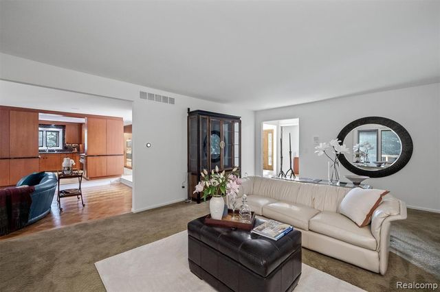 1900 Seminole Court, Bloomfield Hills, MI 48302