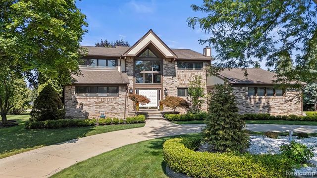 1900 Seminole Court, Bloomfield Hills, MI 48302