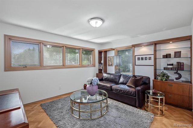 1900 Seminole Court, Bloomfield Hills, MI 48302