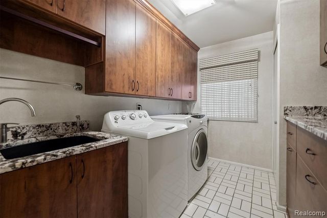 1900 Seminole Court, Bloomfield Hills, MI 48302