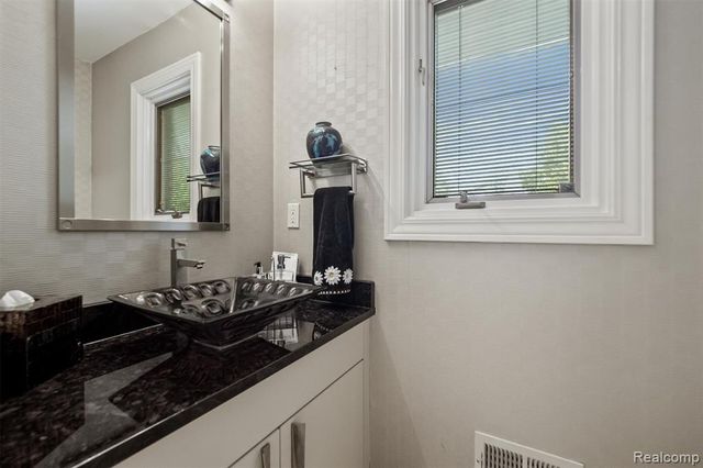 1900 Seminole Court, Bloomfield Hills, MI 48302