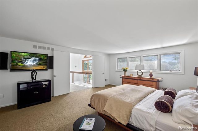 1900 Seminole Court, Bloomfield Hills, MI 48302