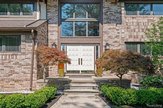 1900 Seminole Court, Bloomfield Hills, MI 48302