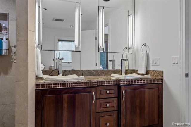 1900 Seminole Court, Bloomfield Hills, MI 48302