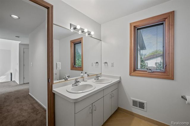 1900 Seminole Court, Bloomfield Hills, MI 48302