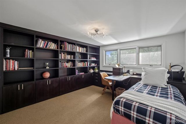 1900 Seminole Court, Bloomfield Hills, MI 48302