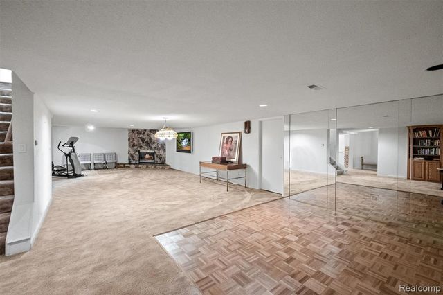 1900 Seminole Court, Bloomfield Hills, MI 48302