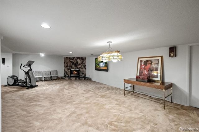 1900 Seminole Court, Bloomfield Hills, MI 48302