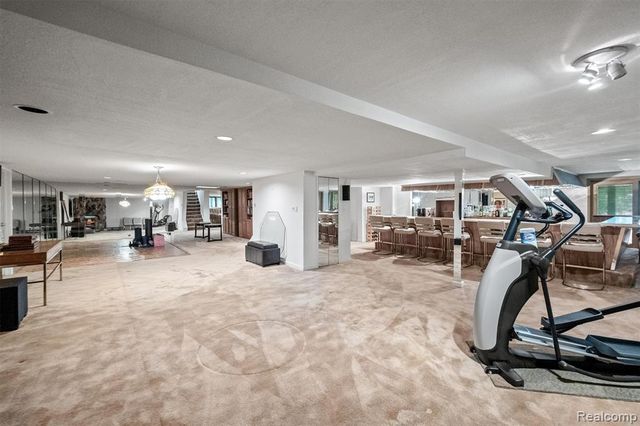 1900 Seminole Court, Bloomfield Hills, MI 48302