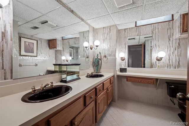 1900 Seminole Court, Bloomfield Hills, MI 48302