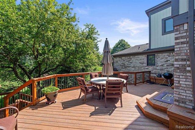 1900 Seminole Court, Bloomfield Hills, MI 48302