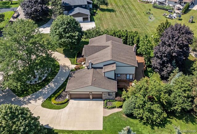 1900 Seminole Court, Bloomfield Hills, MI 48302