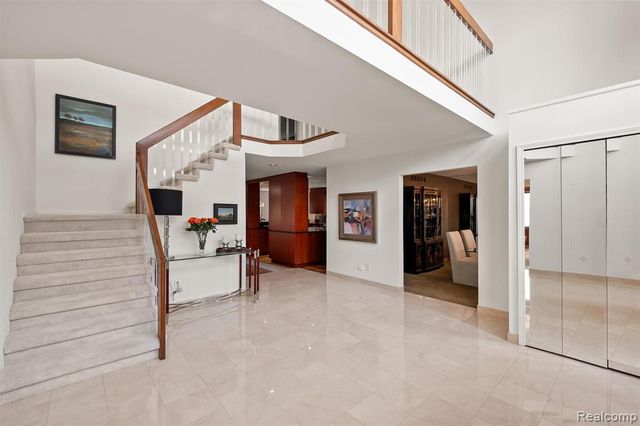 1900 Seminole Court, Bloomfield Hills, MI 48302