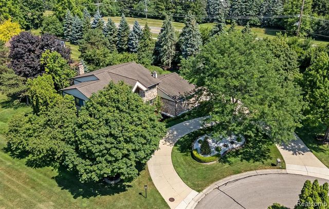 1900 Seminole Court, Bloomfield Hills, MI 48302