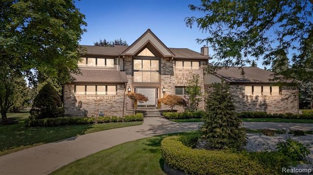 1900 Seminole Court, Bloomfield Hills, MI 48302