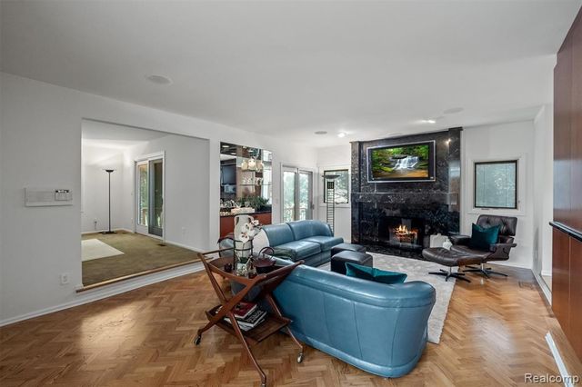 1900 Seminole Court, Bloomfield Hills, MI 48302