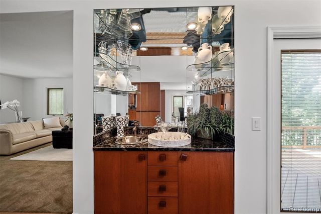 1900 Seminole Court, Bloomfield Hills, MI 48302