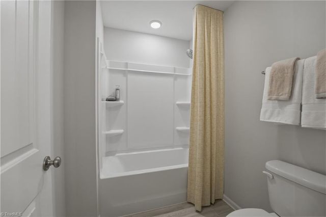 109 Oakdale Forest Lane, Jamestown, NC 27282