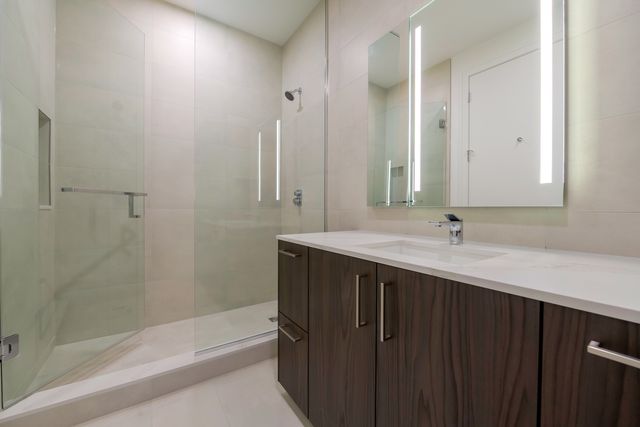 211 N Harbor Drive 4401, Chicago, IL 60601