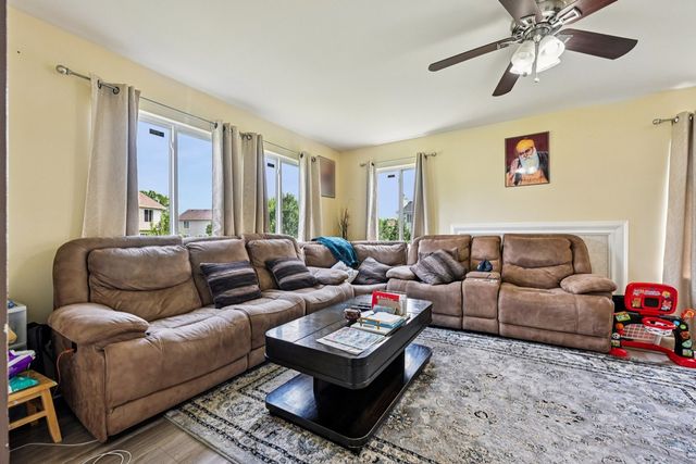 1290 E Fox Chase Drive, Round Lake Beach, IL 60073