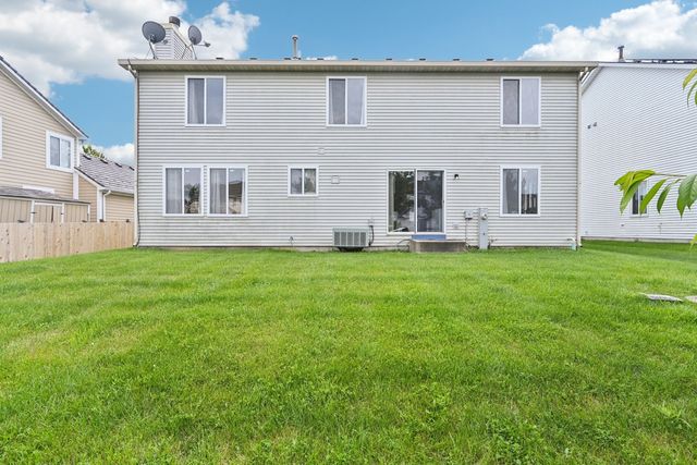 1290 E Fox Chase Drive, Round Lake Beach, IL 60073