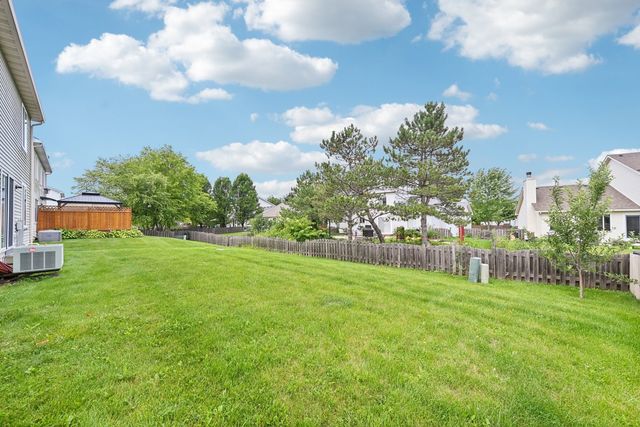 1290 E Fox Chase Drive, Round Lake Beach, IL 60073