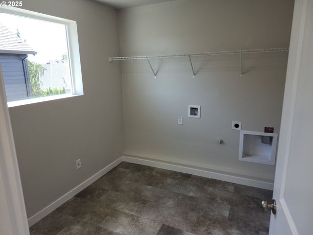 2941 Olympic St 28, Woodburn, OR 97071