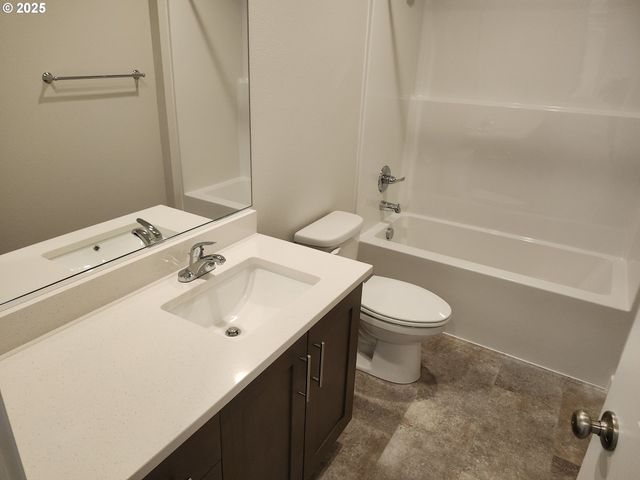 2941 Olympic St 28, Woodburn, OR 97071