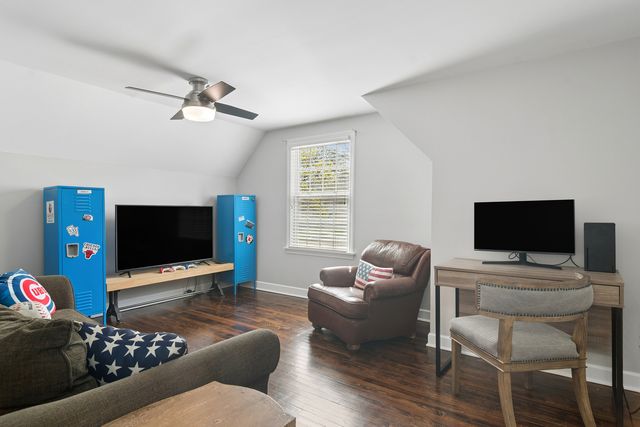 730 S Highland Avenue, Arlington Heights, IL 60005