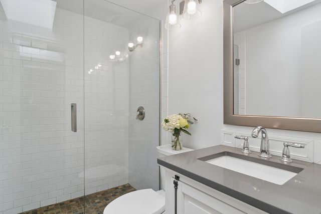 730 S Highland Avenue, Arlington Heights, IL 60005