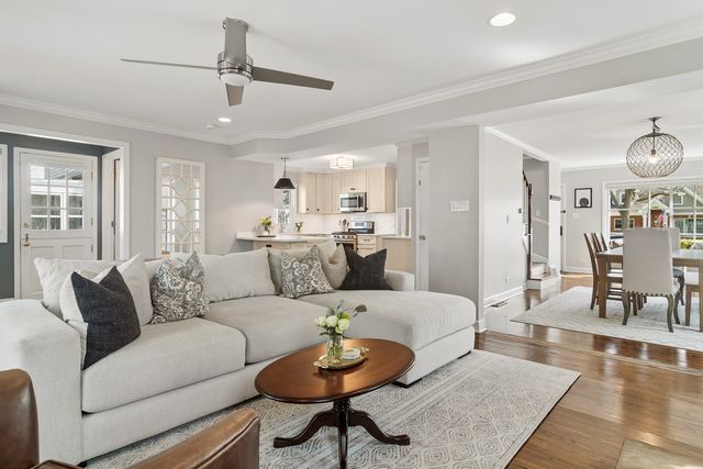 730 S Highland Avenue, Arlington Heights, IL 60005