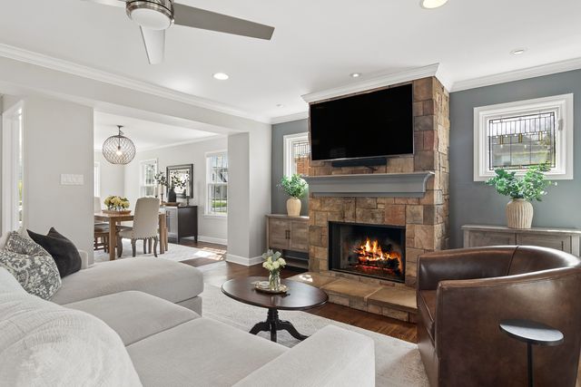 730 S Highland Avenue, Arlington Heights, IL 60005