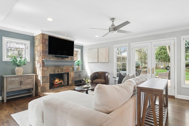 730 S Highland Avenue, Arlington Heights, IL 60005