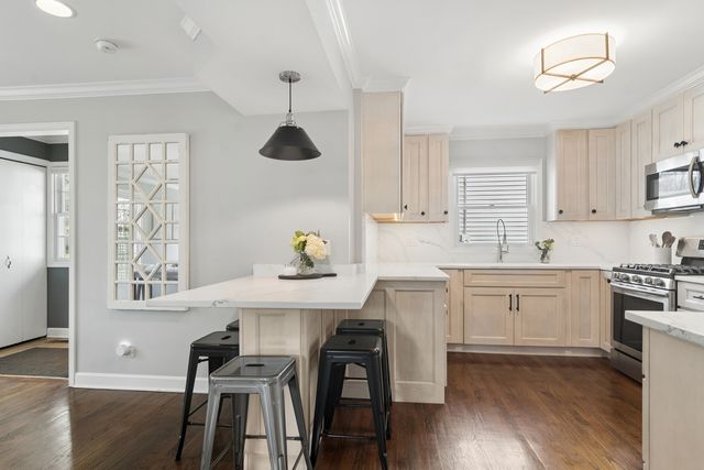 730 S Highland Avenue, Arlington Heights, IL 60005