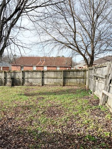 5900 Samantha Street A, Fayetteville, AR 72704