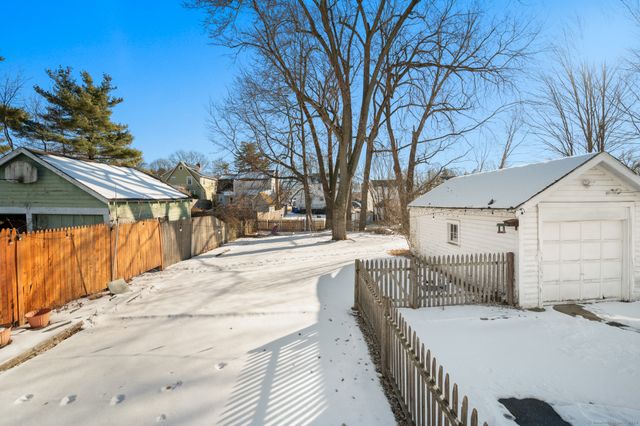 91 Fennbrook Road, West Hartford, CT 06119