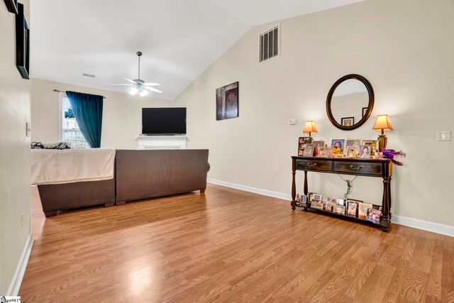 8 Greenbranch Way, Simpsonville, SC 29680