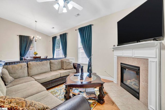 8 Greenbranch Way, Simpsonville, SC 29680