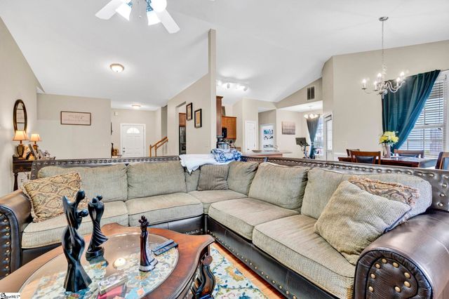 8 Greenbranch Way, Simpsonville, SC 29680