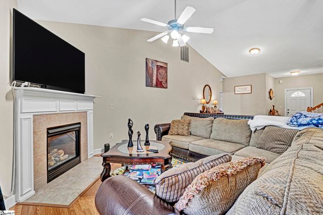 8 Greenbranch Way, Simpsonville, SC 29680