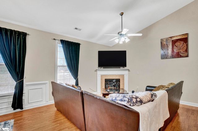 8 Greenbranch Way, Simpsonville, SC 29680