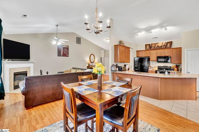 8 Greenbranch Way, Simpsonville, SC 29680